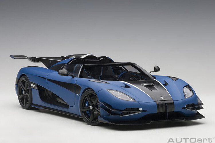 AUTOart 1:18 Scale KOENIGSEGG ONE:1 Carbon Fibre Black Diecast Car Model