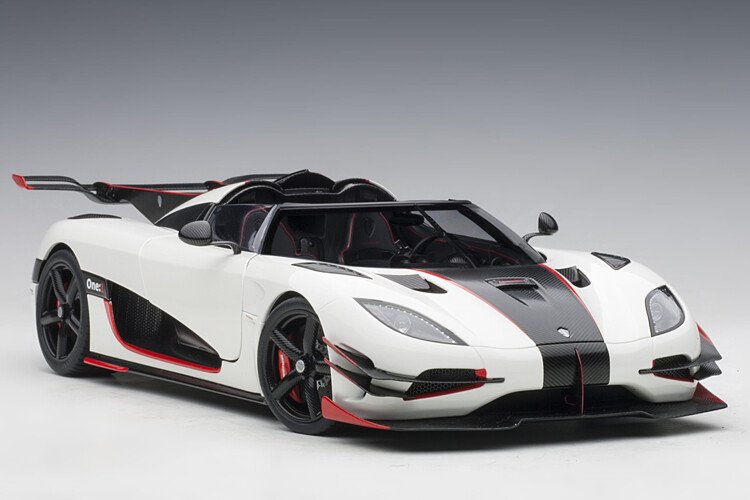 AUTOart 1:18 Scale KOENIGSEGG ONE:1 Carbon Fibre Black Diecast Car Model