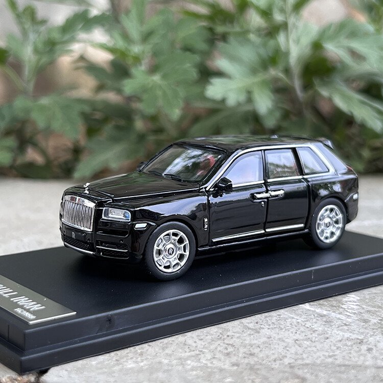 DCM 1:64 Scale Rolls-Royce Curinan Extended Car Model SUV