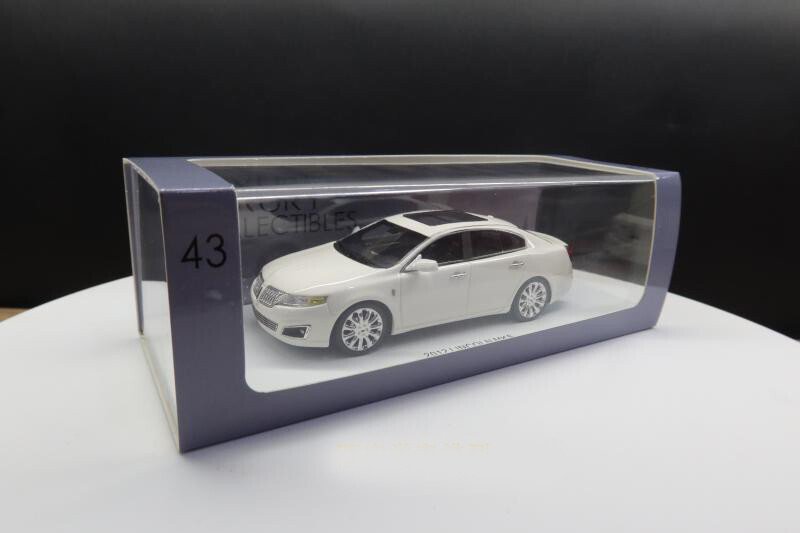 1:43 Resin simulation car model Lincoln MKS 2012 gift collection