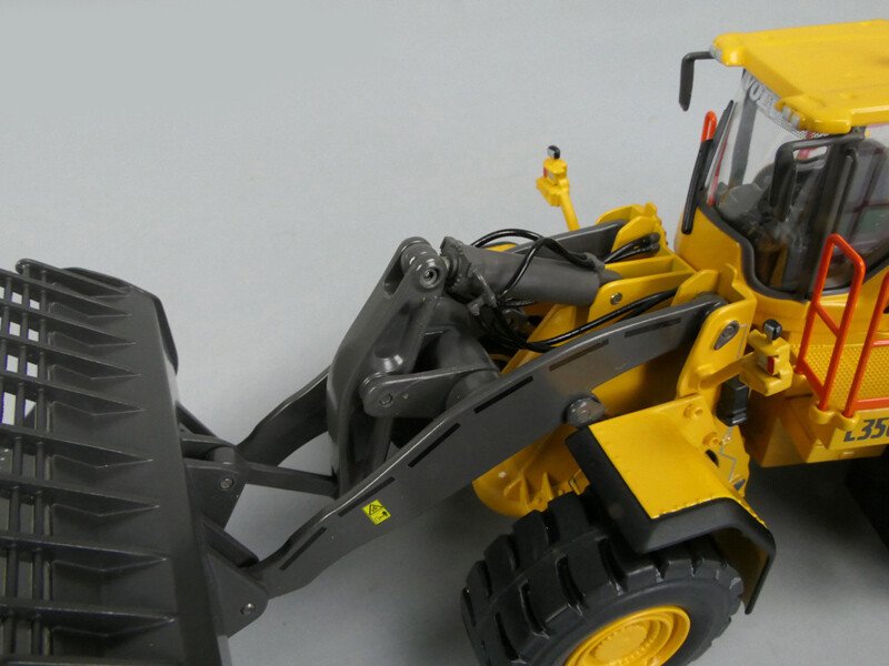 1:50 Vol~vo L350H Wheel Loader Alloy Engineering Vehicle Model Gifts Souvenir