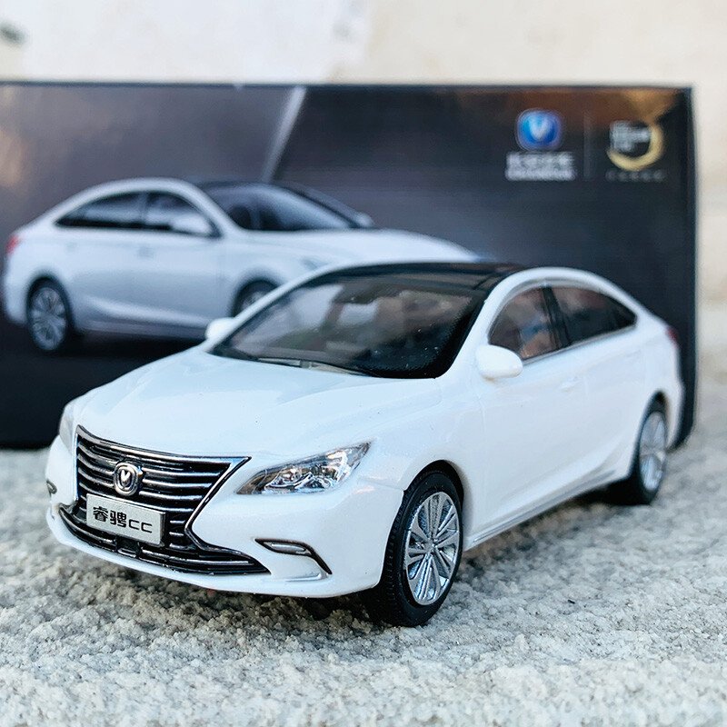 1:43 CHANGAN CC WHITE CAR MODEL TOYS