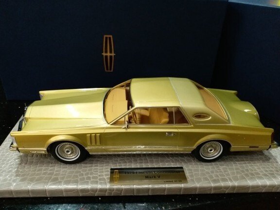 1:18 AMC 1/18 Lincoln Continental Mark V Gold Car Model Toys