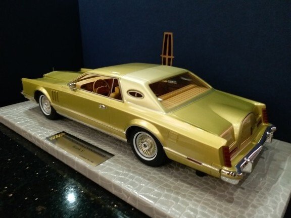 1:18 AMC 1/18 Lincoln Continental Mark V Gold Car Model Toys