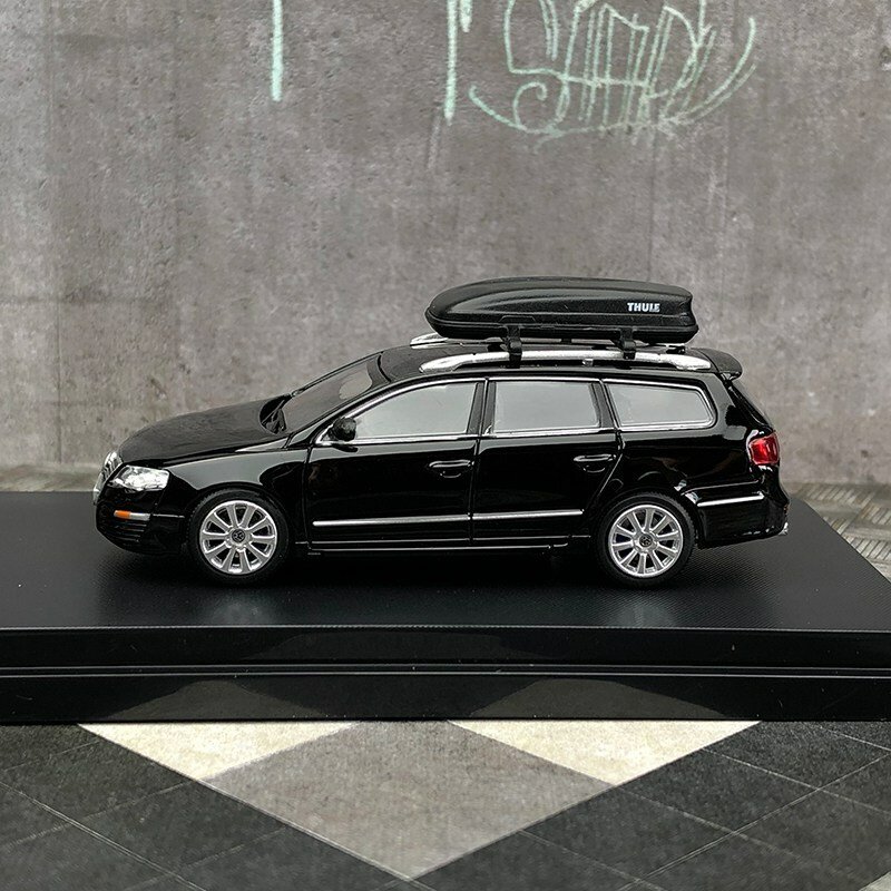 1:64 Passat travel R36 alloy car model