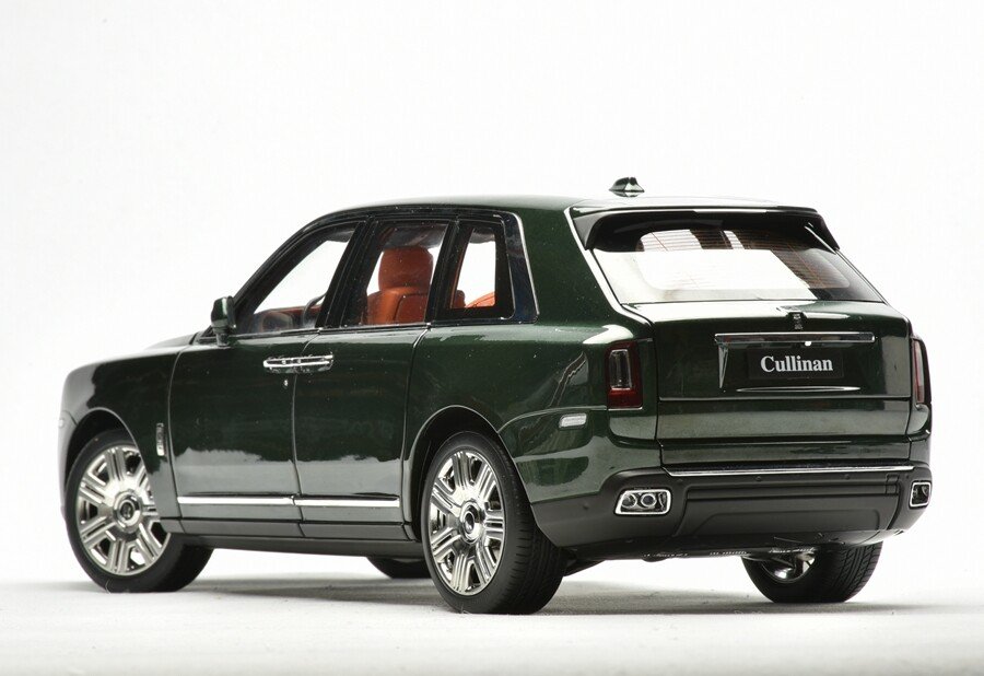 1:18 Rolls-Royce Cullinan Green Diecast Model Car New
