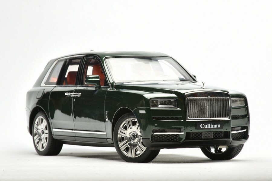 1:18 Rolls-Royce Cullinan Green Diecast Model Car New