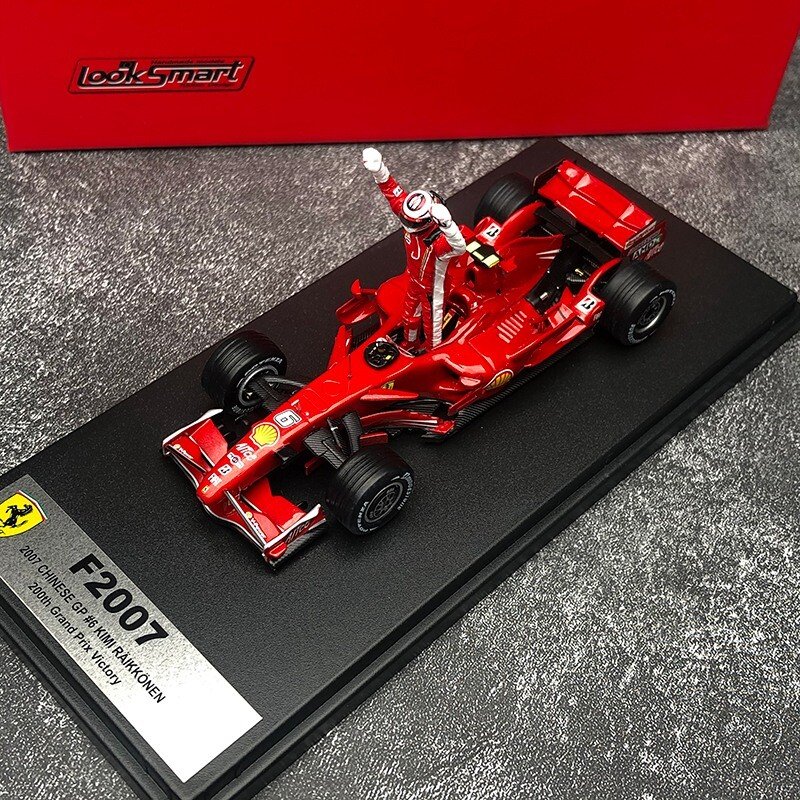 Looksmart 1:43 Ferrari F1 2007 China Station Kimi Raikkonen with doll car model