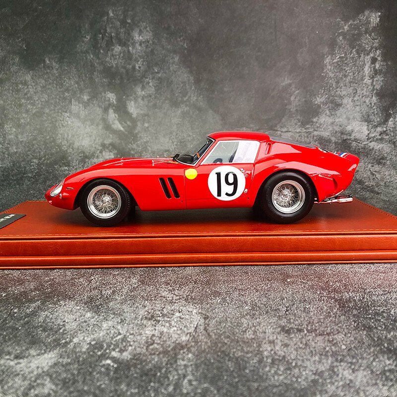 1: 18 Ferrari 250 GTO classic collection car model