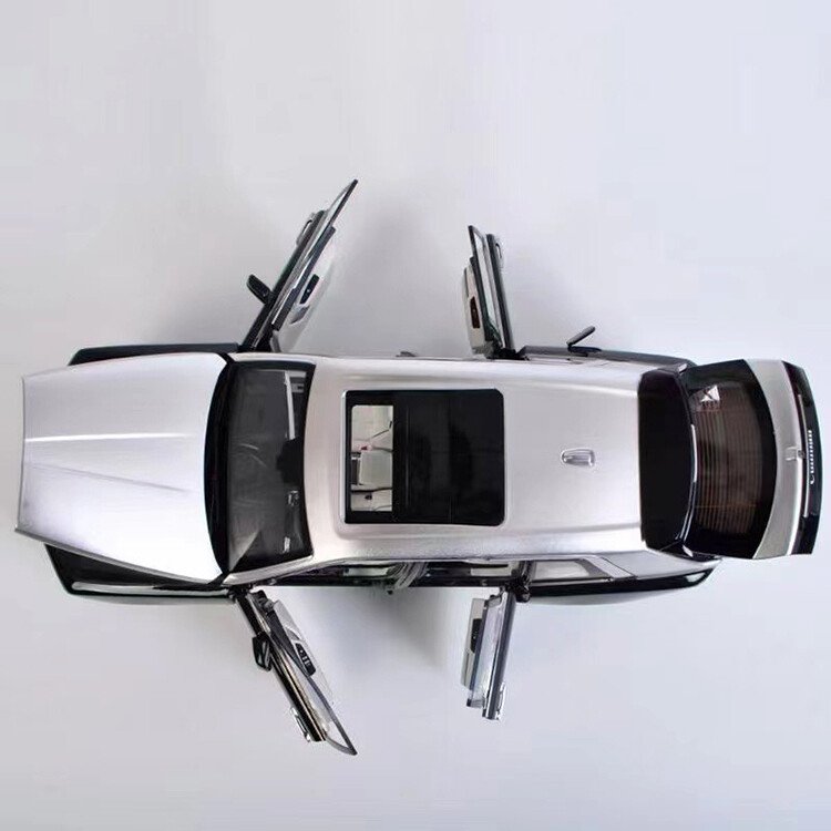1:18 Rolls-Royce Cullinan Black Sliver Diecast Model Car New