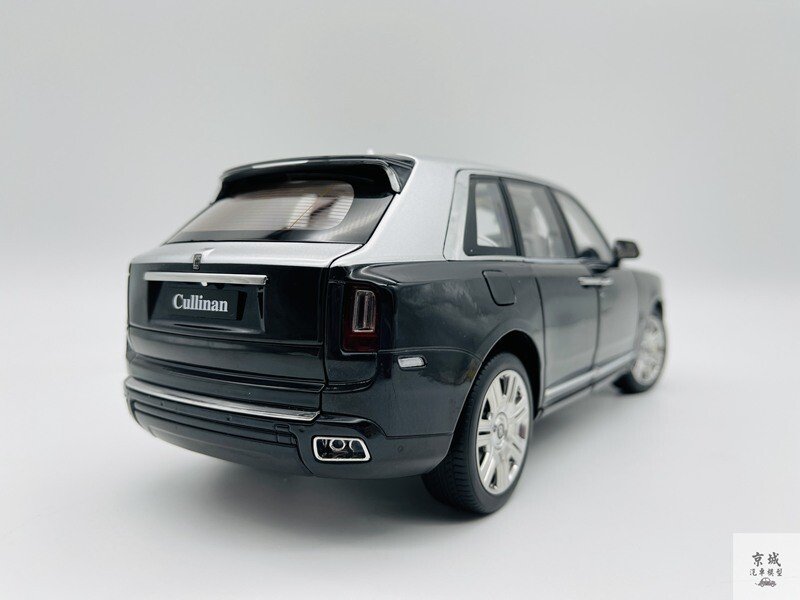 1:18 Rolls-Royce Cullinan Black Sliver Diecast Model Car New