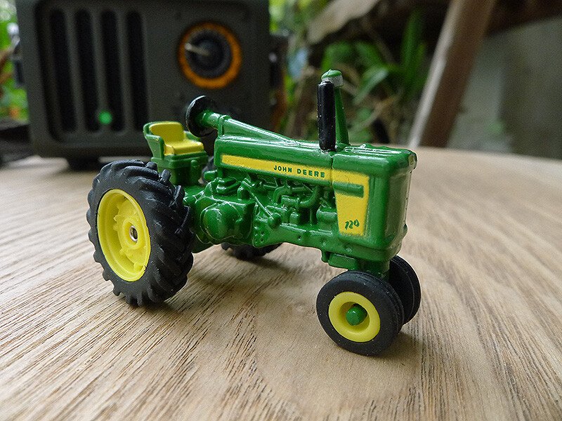1:64 for John 720 Tractor Keyring Mobile Phone Chain Pendant Key Chain Gifts
