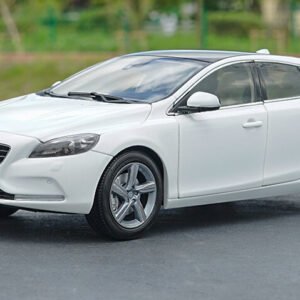 1:18 Volvo V40 WHITE color Car Model Toys