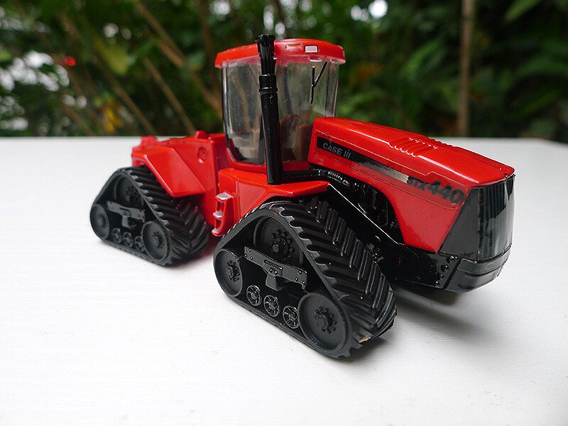 1/64 STX 440 Quadtrac Tracked Tractor Agricultural Vehicle Model
