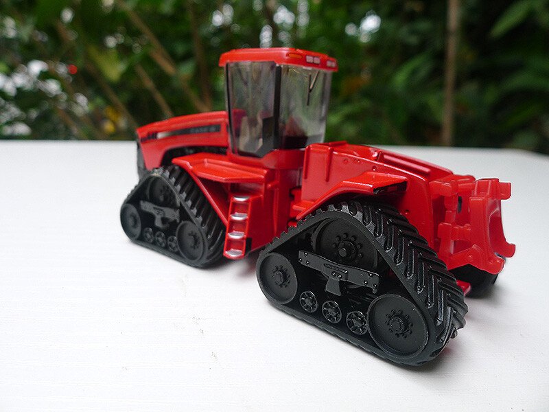 1/64 STX 440 Quadtrac Tracked Tractor Agricultural Vehicle Model