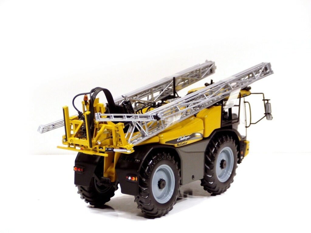 1/32 Challenger 655 Sprayer Agricultural Vehicle Model