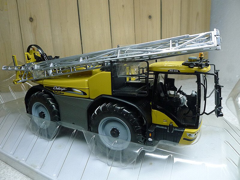 1/32 Challenger 655 Sprayer Agricultural Vehicle Model
