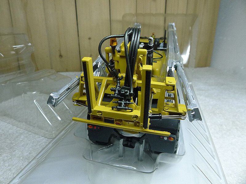 1/32 Challenger 655 Sprayer Agricultural Vehicle Model