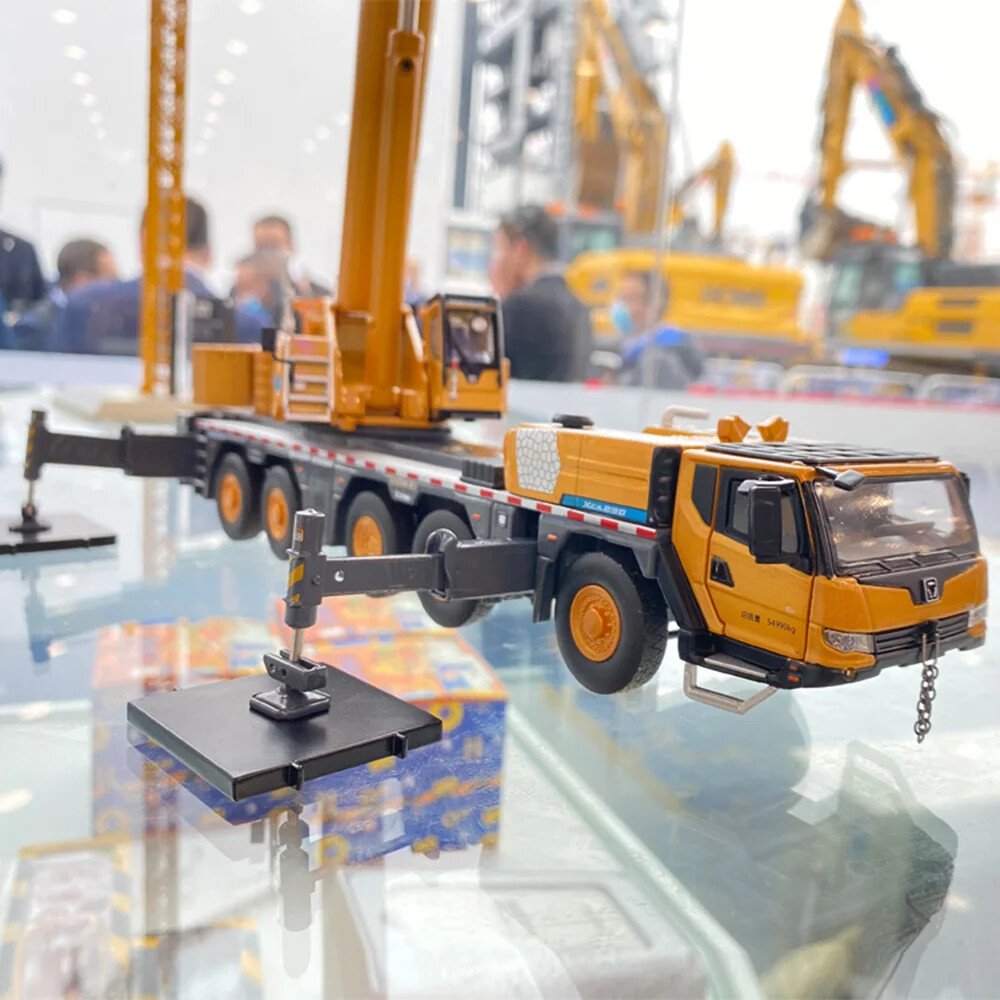 1:50 XCMG XCA230 Mobile Heavy Crane Truck Engineering Machinery DieCast Model