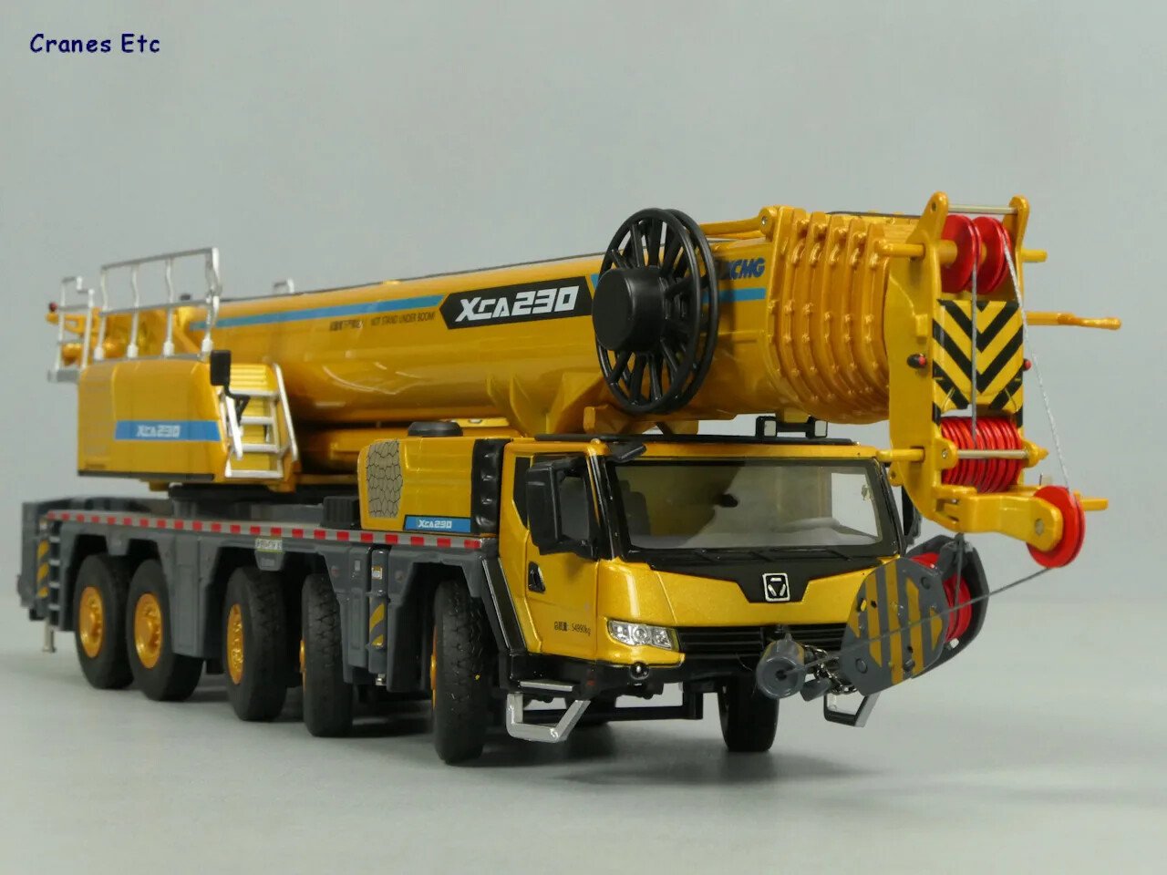 1:50 XCMG XCA230 Mobile Heavy Crane Truck Engineering Machinery DieCast Model - 图片 6