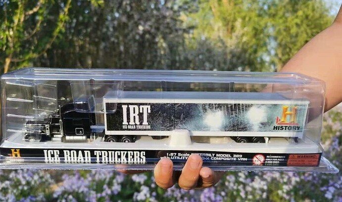 1:87 Haulin Ice Road Truckers 1605 New Holland T7.315 Blue Power Truck Model