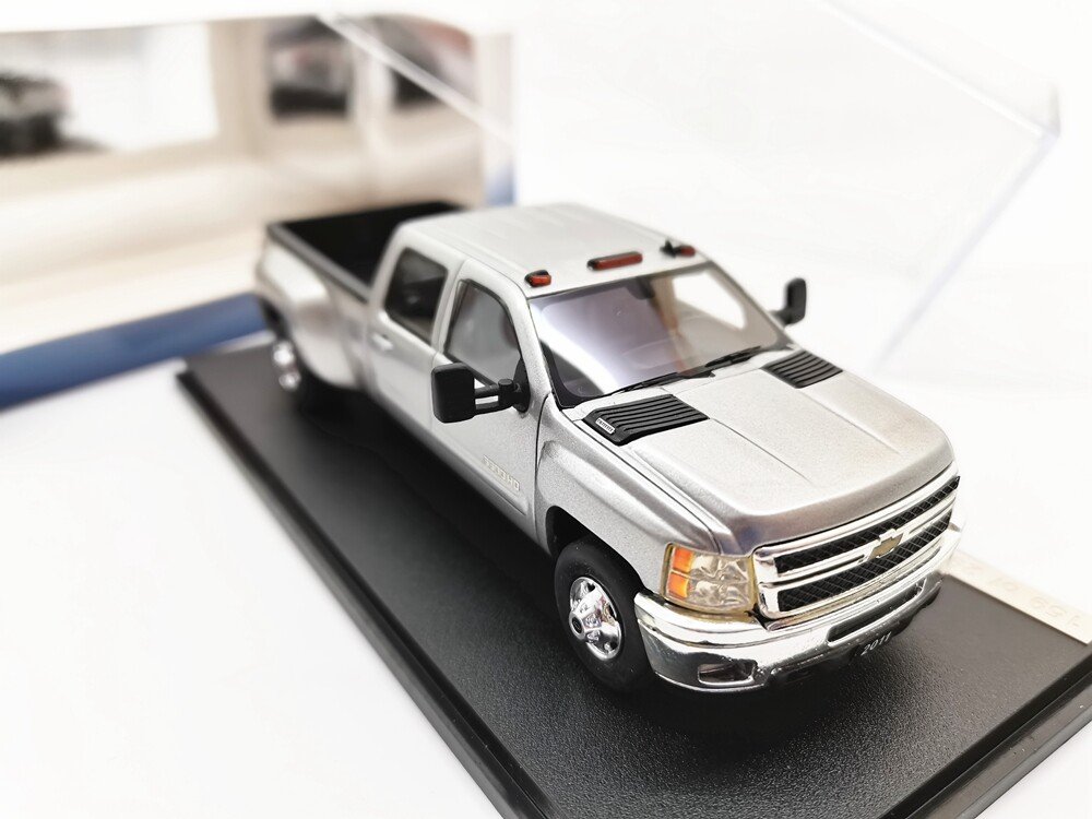 GLM 1/43 For Chevrolet Silverado 3500HD 4x4 pick-up truck Model Toys