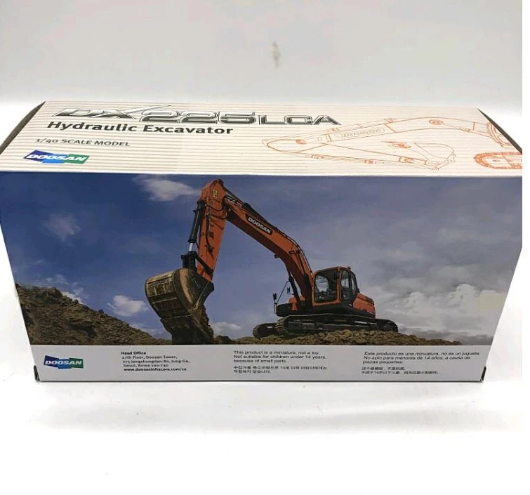 Doosan DX225LCA Hydraulic Excavator 1:40 Scale DieCast Model