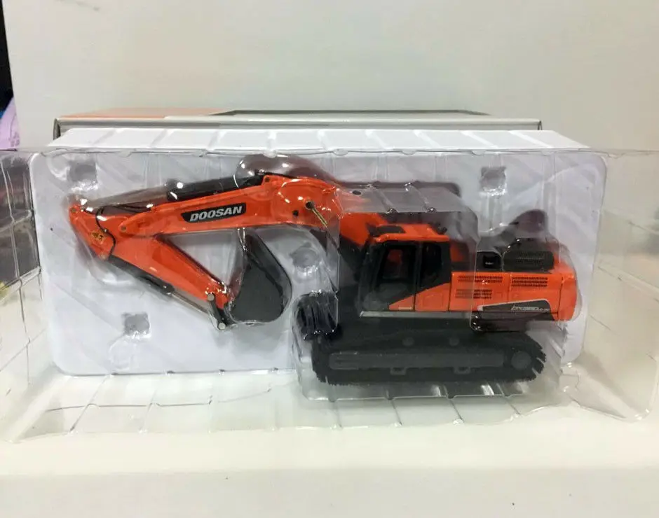 1/50 Doosan DX380LC-9C Hydraulic Excavator Scale Die-Cast Model Gifts Souvenir Toys
