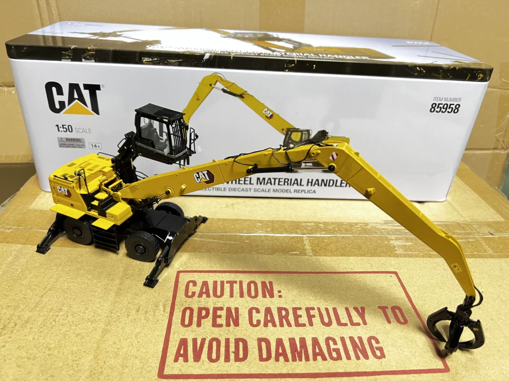 DM 1:50 CAT MH3040 Caterpillar Raw Material Handler Alloy Engineering Vehicle Grab Bucket Model 85958