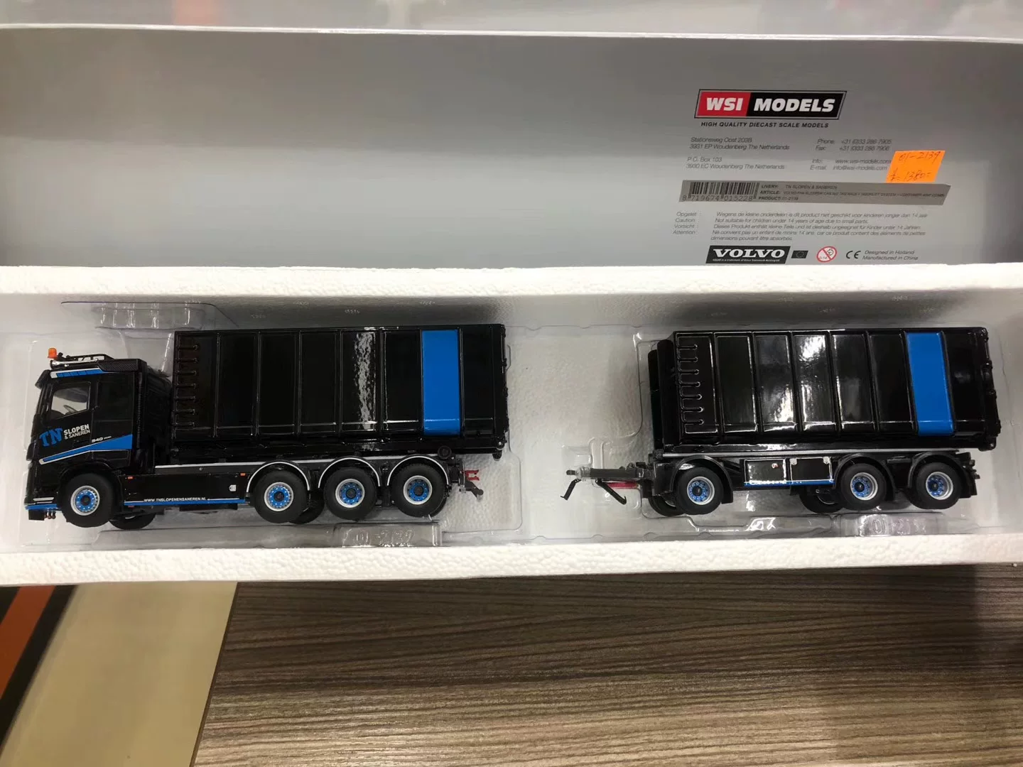 WSI 1??50 VOLVO FH 4 8X2 Volvo Truck Trailer with Trailer Alloy Model 01-2139 - 图片 4