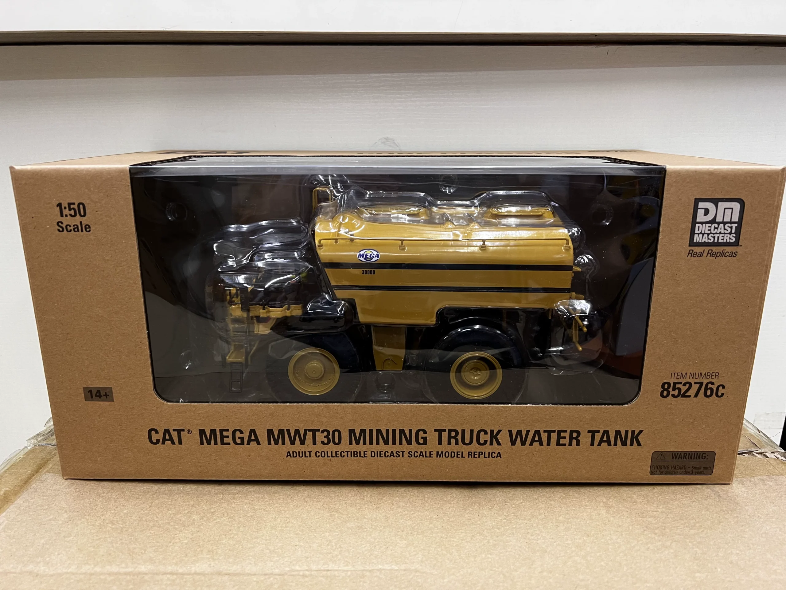 DM 1:50 CAT MEGA MWT30 Caterpillar Mine Truck Water Tanker Truck Engineering Sprinkler Model 85276C - 图片 1