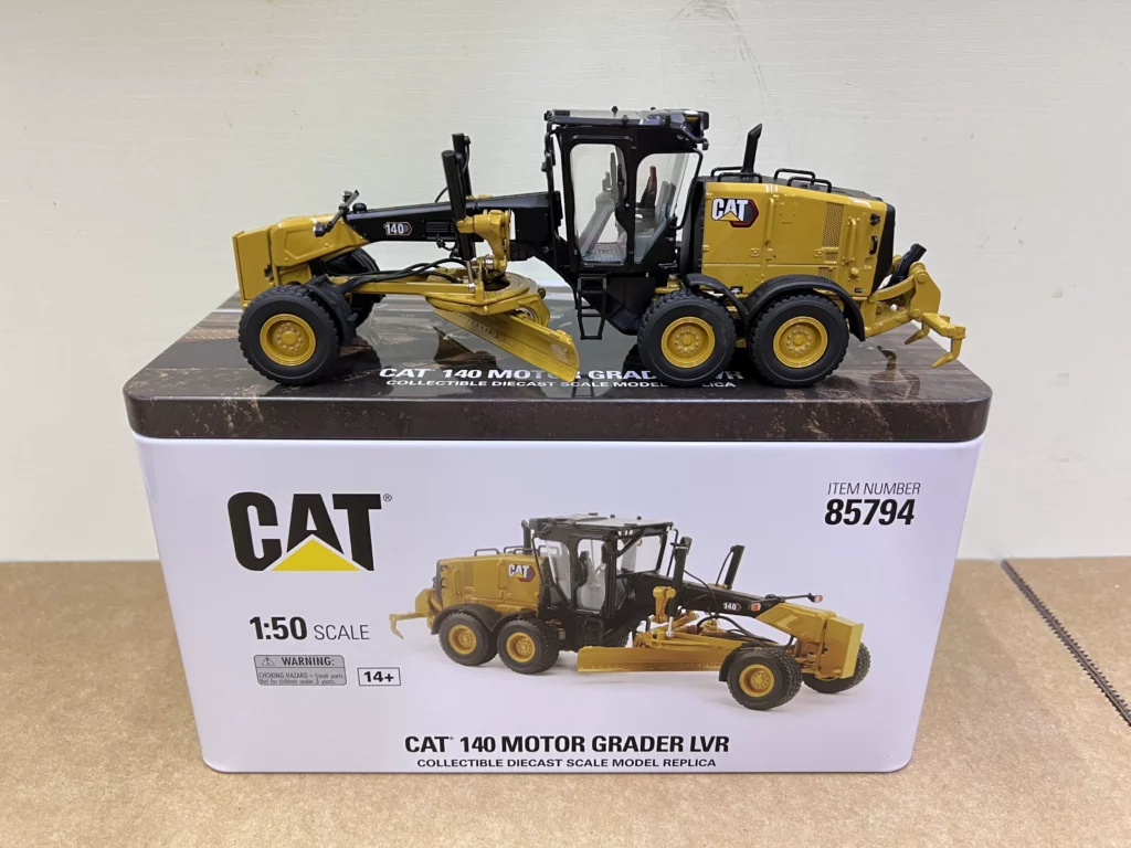DM 1:50 CAT 140 Caterpillar self-propelled grader alloy construction truck forklift model 85794