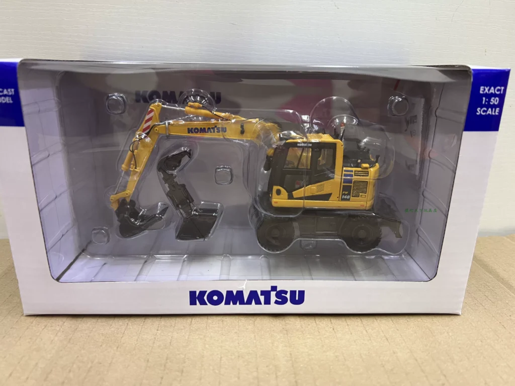 UH 8162 1:50 Komatsu PW148-11 Small pine wheel type multi-function excavator loader model