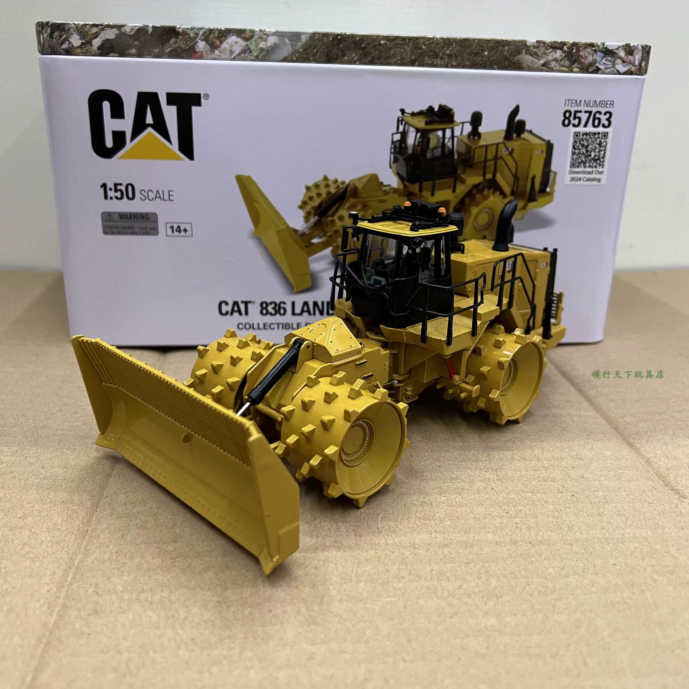 DM 1:50 CAT 836 Caterpillar Landfill Compactor Alloy Engineered Forklift Model 85763 - 图片 3