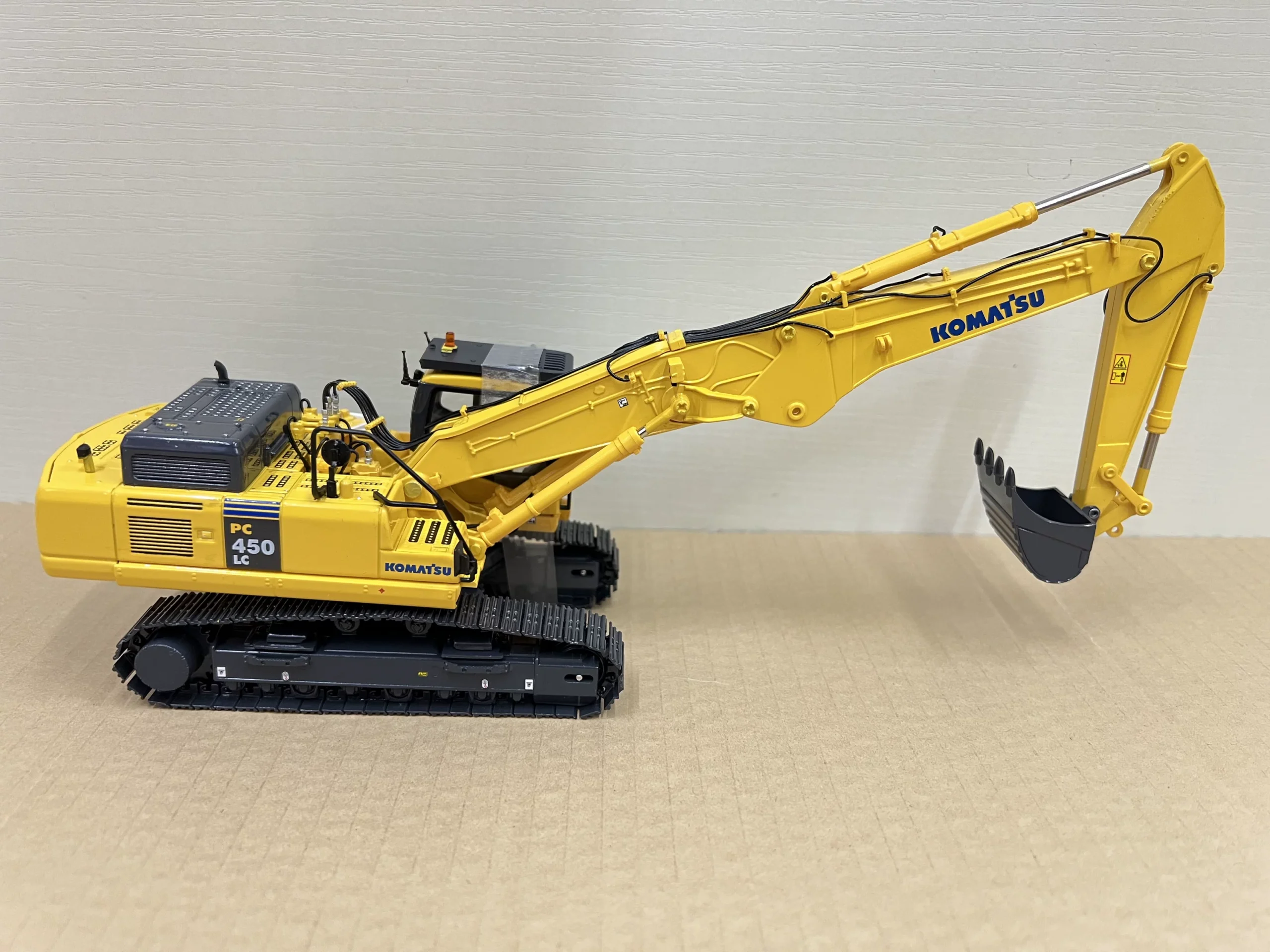 UH8004 1:50 KOMATSU PC450LC-7 Komatsu Long Arm Excavator Alloy Engineering Vehicle Model - 图片 3