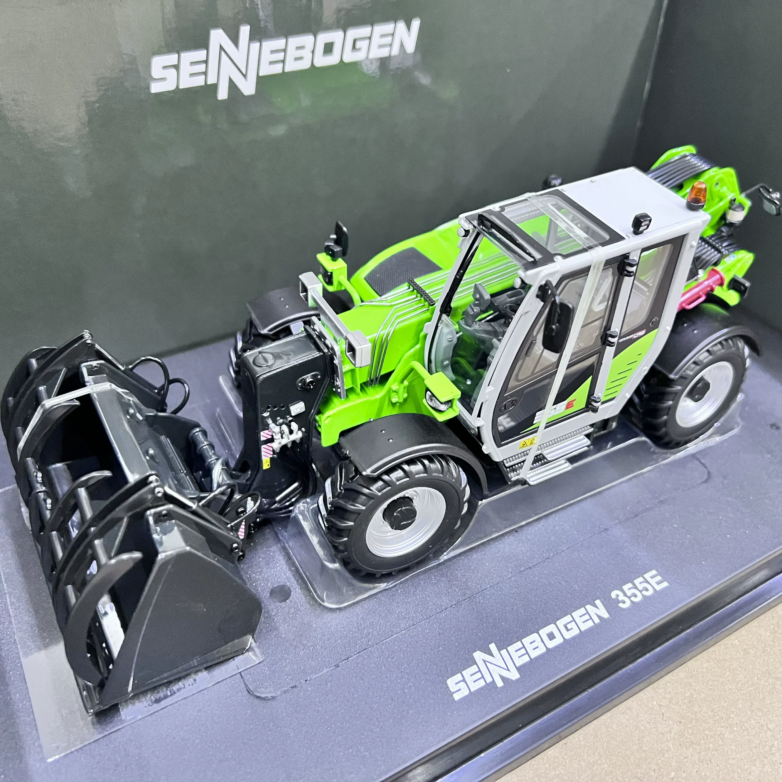 UH8170 1:32Sennebogen 355E Sunnyborgen Telescopic Tractor Lift Alloy Model - 图片 1