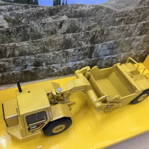 DM 1:64 CAT 611 Caterpillar Shovel Truck Transport Truck Alloy Tipper Dump Truck Model 85695 - 图片 2