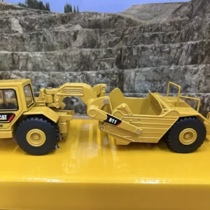 DM 1:64 CAT 611 Caterpillar Shovel Truck Transport Truck Alloy Tipper Dump Truck Model 85695