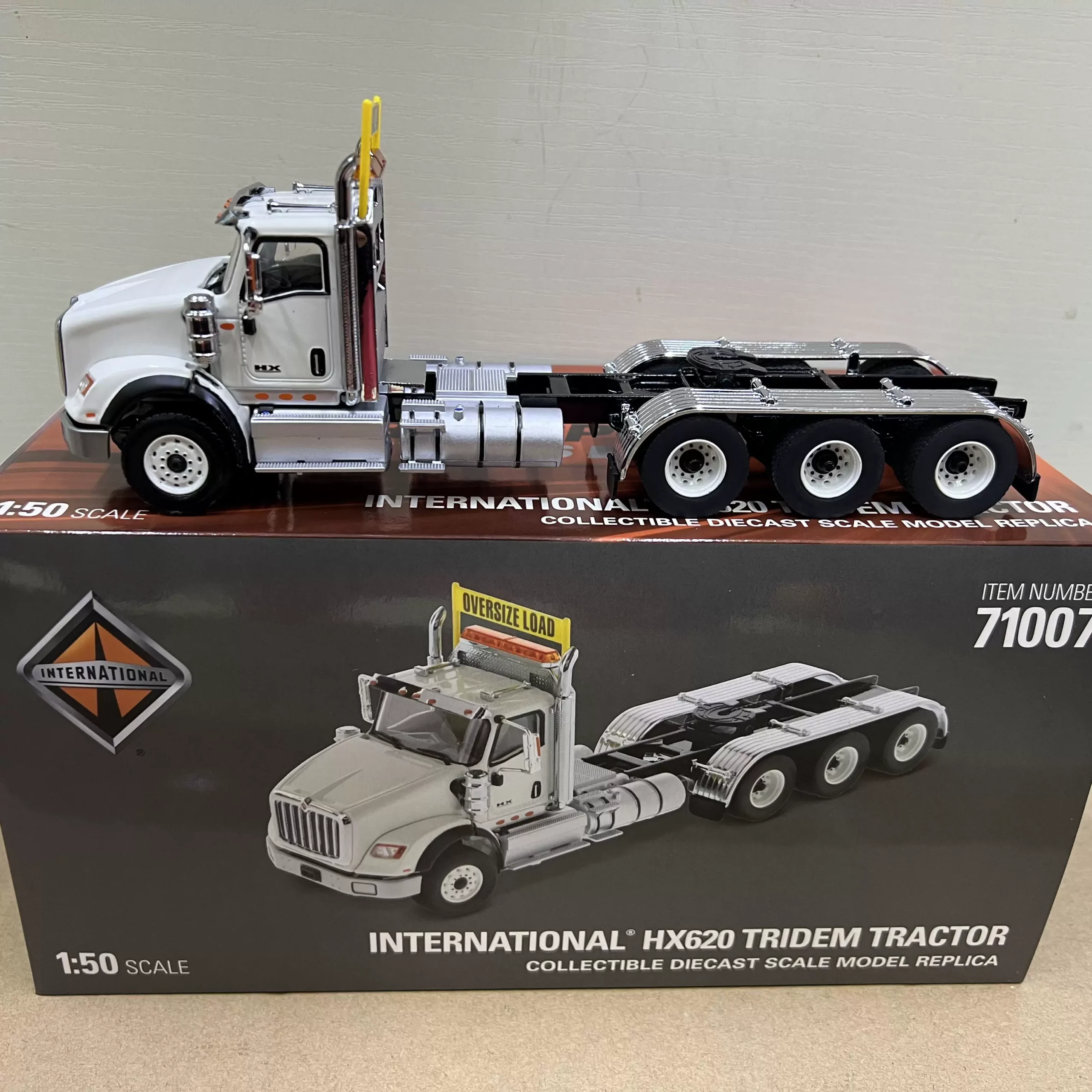 DM 1:50 INTERNATIONAL HX620 International Truck Tractor Triaxial American Edition Tow Truck Model 71007 - 图片 2