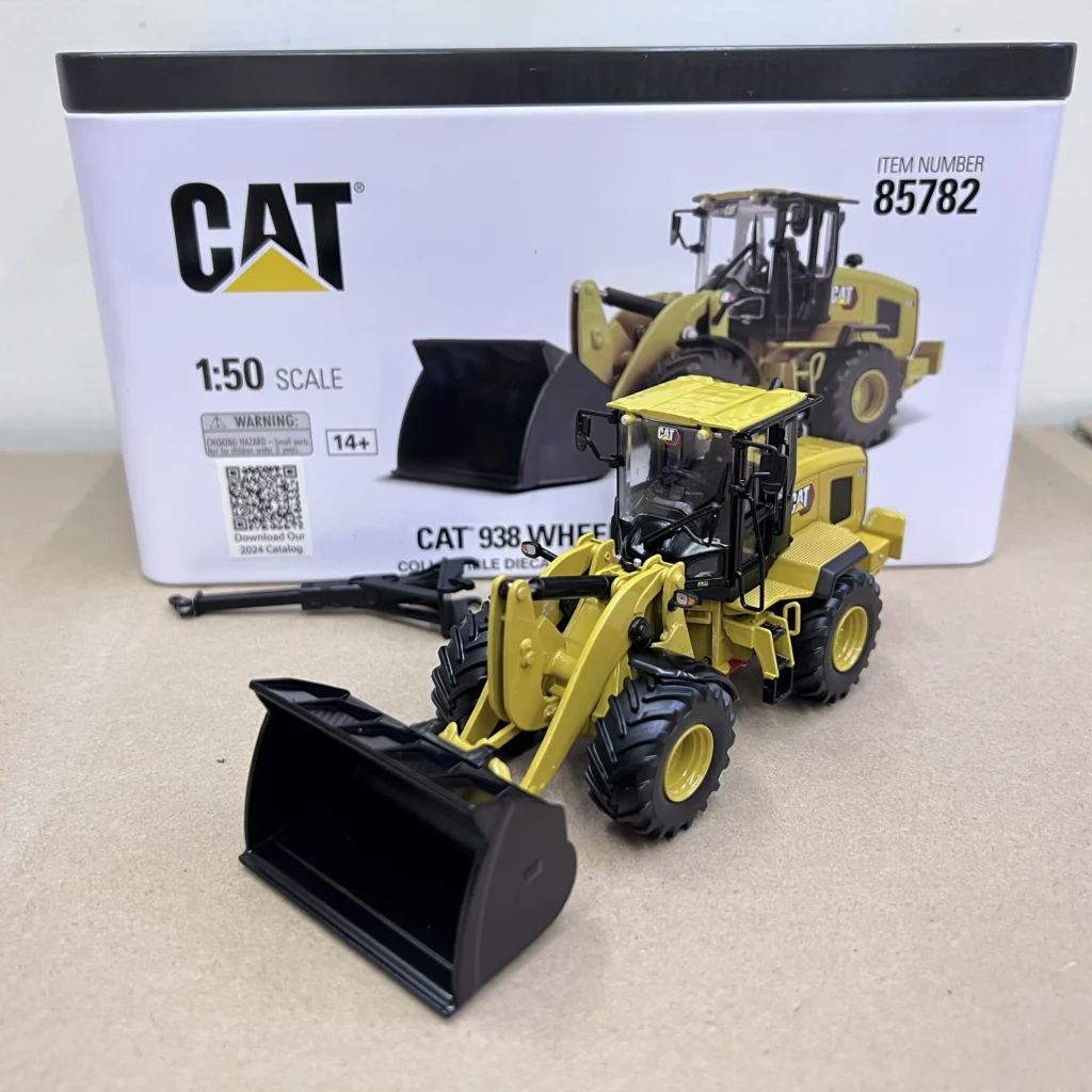 DM 1:50 CAT 938 Caterpillar Wheel Loader Alloy Construction Truck Forklift Model 85782