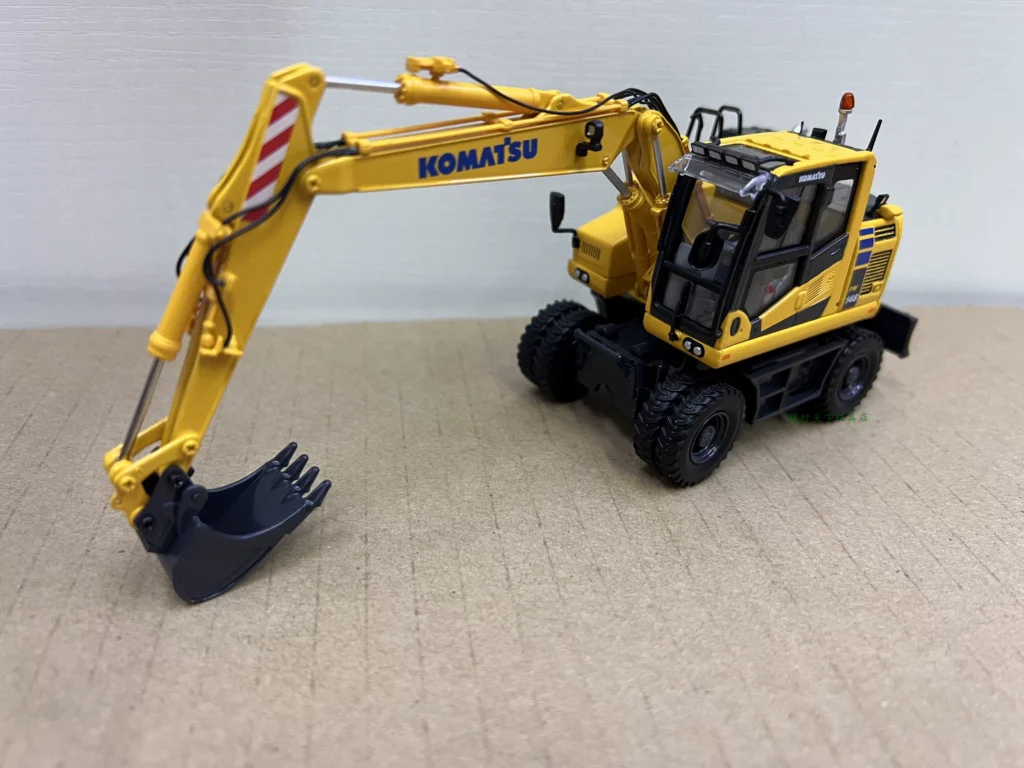 UH 8162 1:50 Komatsu PW148-11 Small pine wheel type multi-function excavator loader model