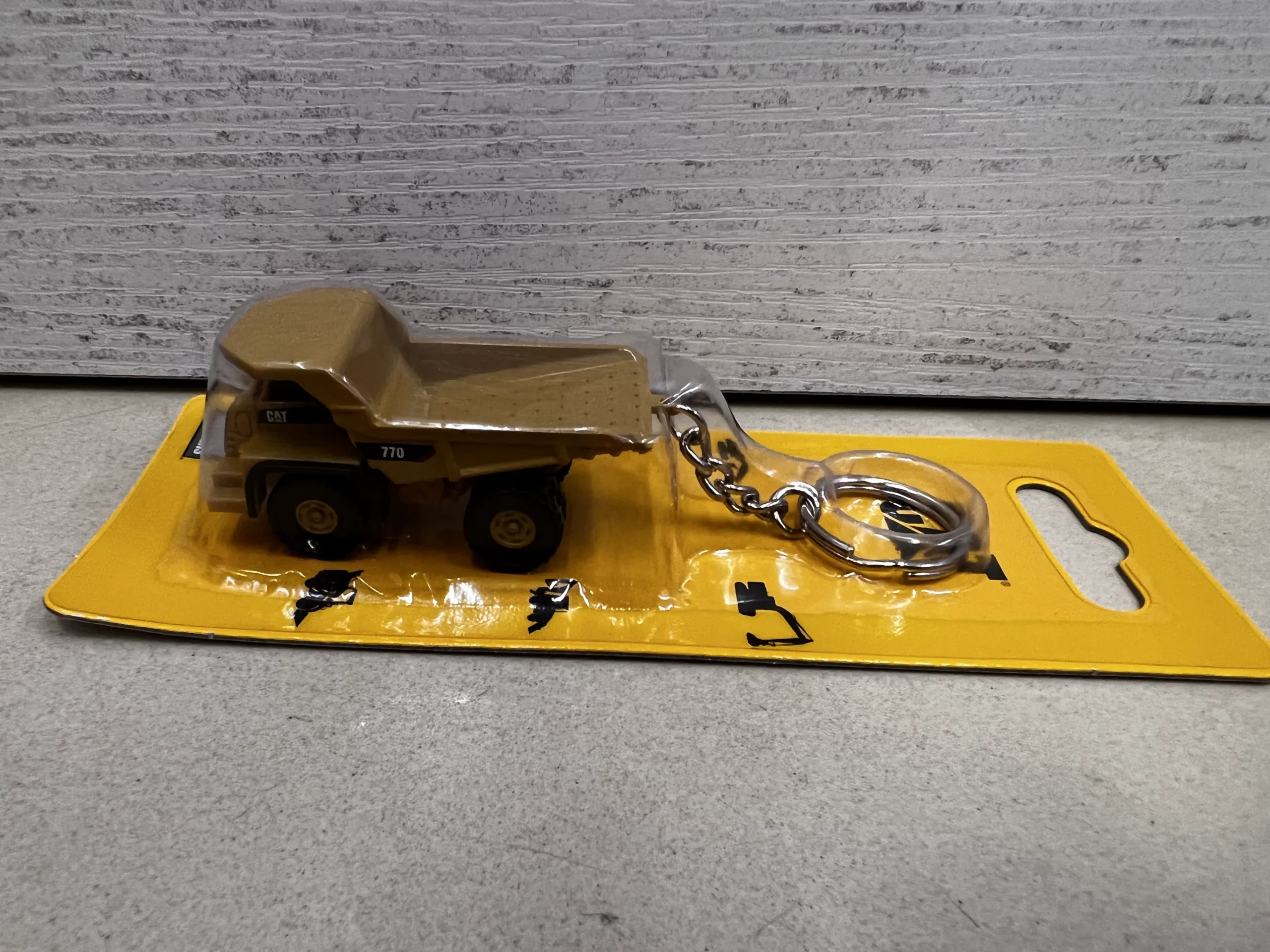 DM CAT D8T Key Ring Caterpillar Bulldozer Construction Car Model Keychain Ornament 85984 - 图片 4