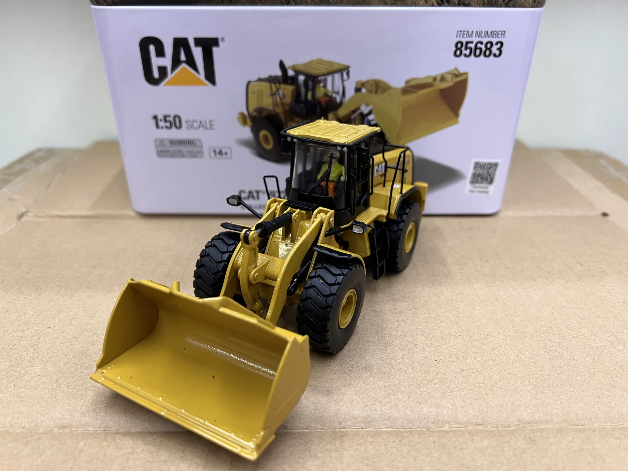 DM 1:50 CAT 972 XE Caterpillar Wheel Loader Alloy Construction Truck Forklift Model 85683 - 图片 2