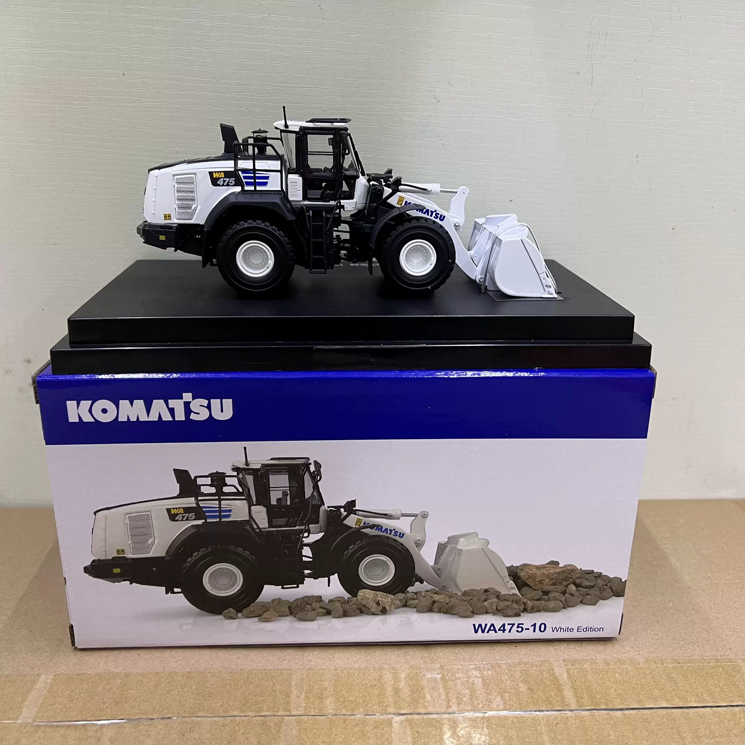 UH 1:50 Komatsu WA475-10 Small Pinewheel Loader Alloy Engineering Vehicle Model White 8182 - 图片 2