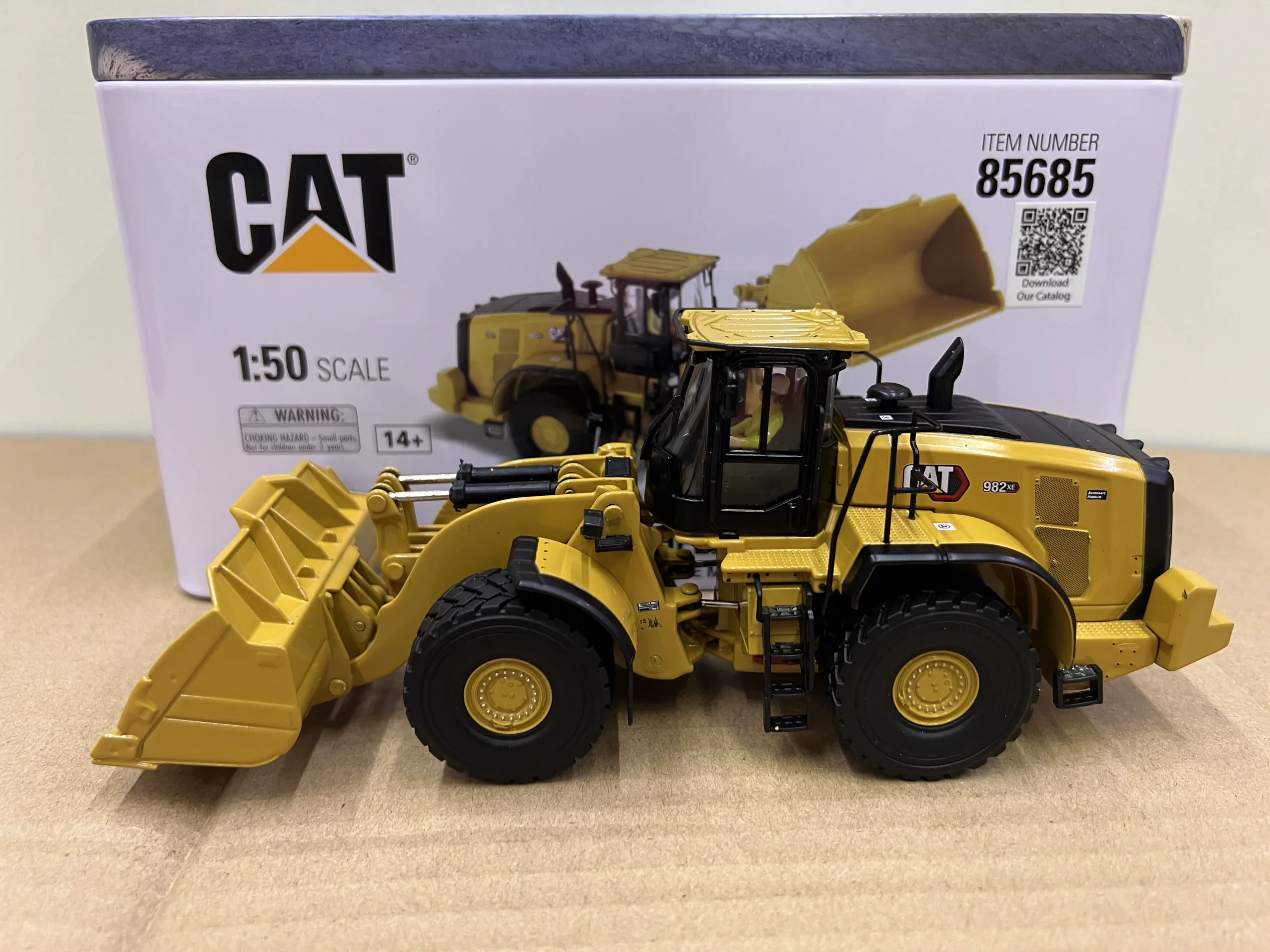 DM 1:50 CAT 982 XE Caterpillar Wheel Loader Alloy Construction Truck Forklift Model 85685 - 图片 2