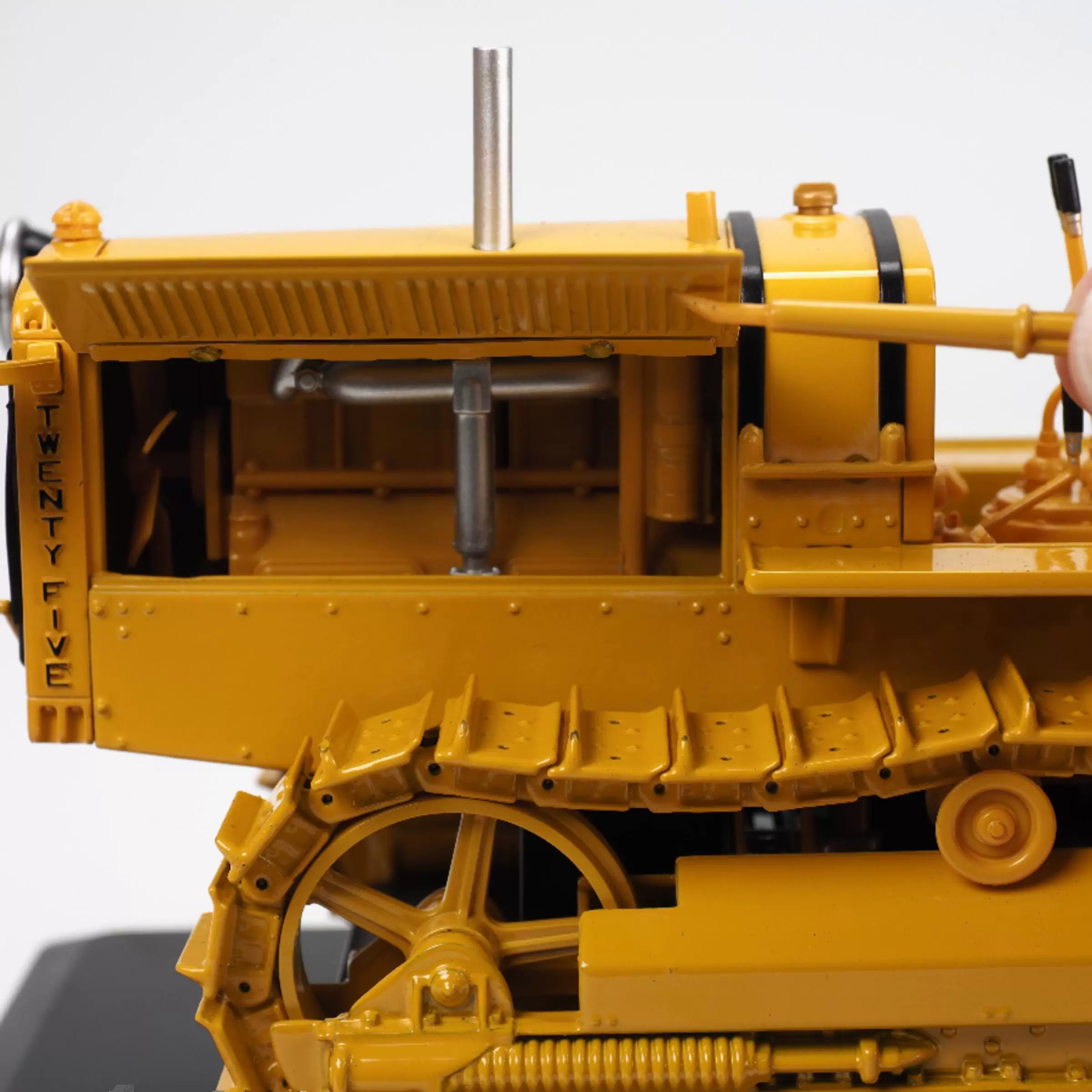 DM 1:16 CAT 25 Tractor Caterpillar Tractor Alloy Engineering Vehicle Model 85679 - 图片 3