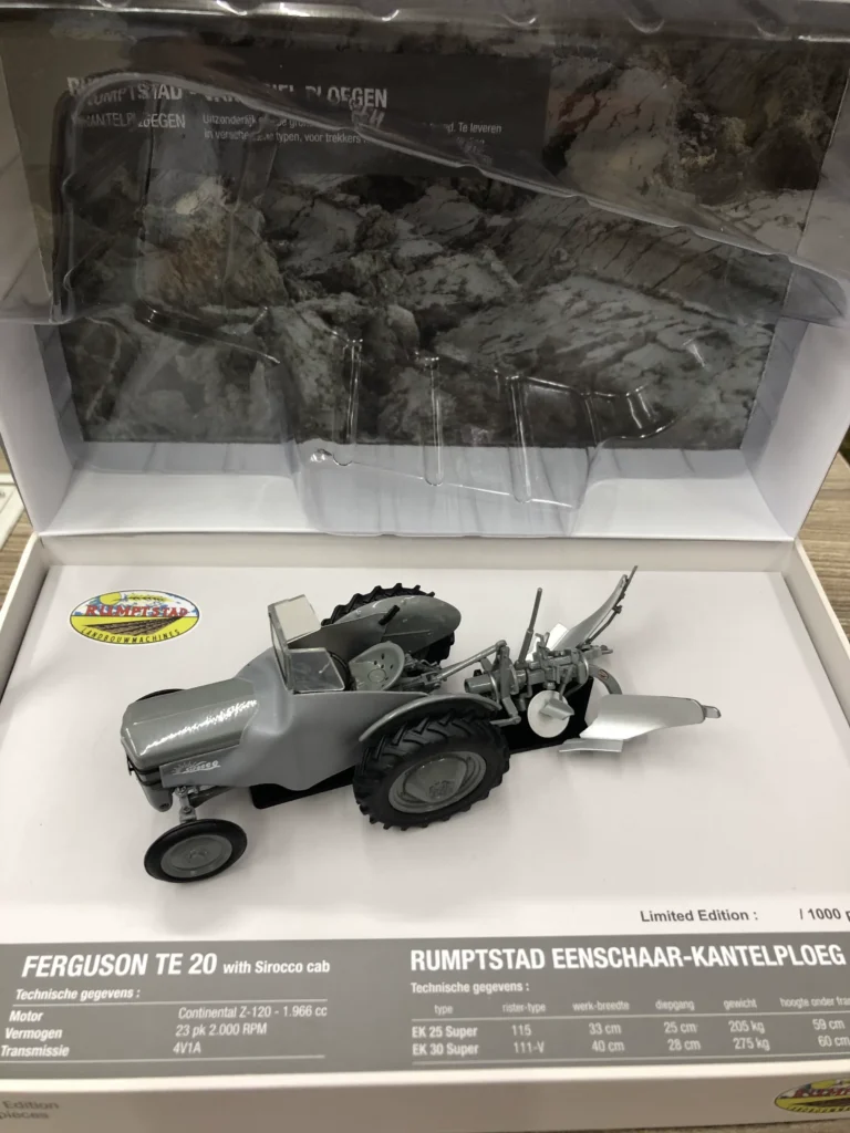UH 1:32 FERGUSON TE 20 Ferguson tractor plough locomotive alloy limited edition model 5364