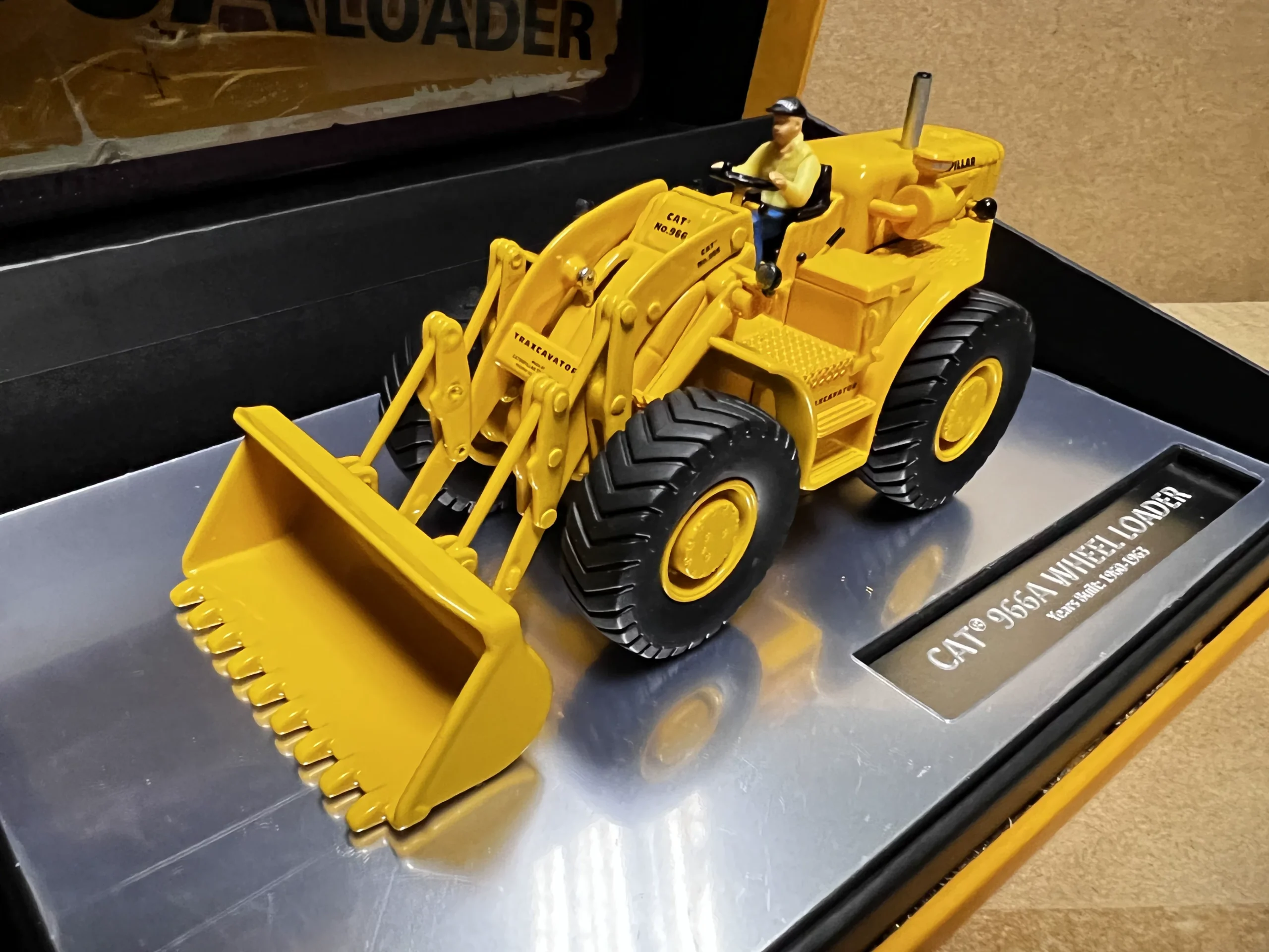 DM 1:50 CAT 966A Caterpillar Wheel Loader Alloy Forklift Construction Vehicle Model 85579 - 图片 3
