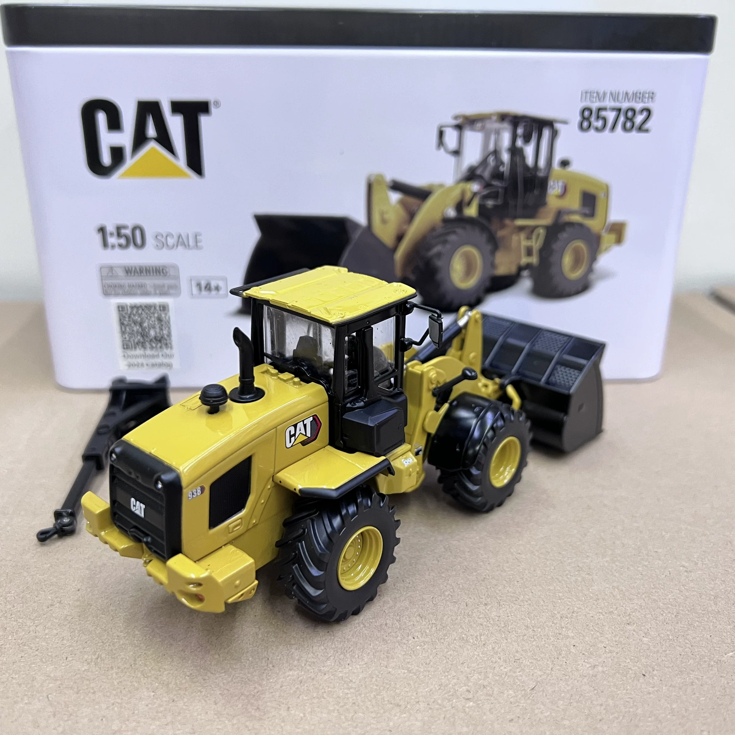 DM 1:50 CAT 938 Caterpillar Wheel Loader Alloy Construction Truck Forklift Model 85782 - 图片 4