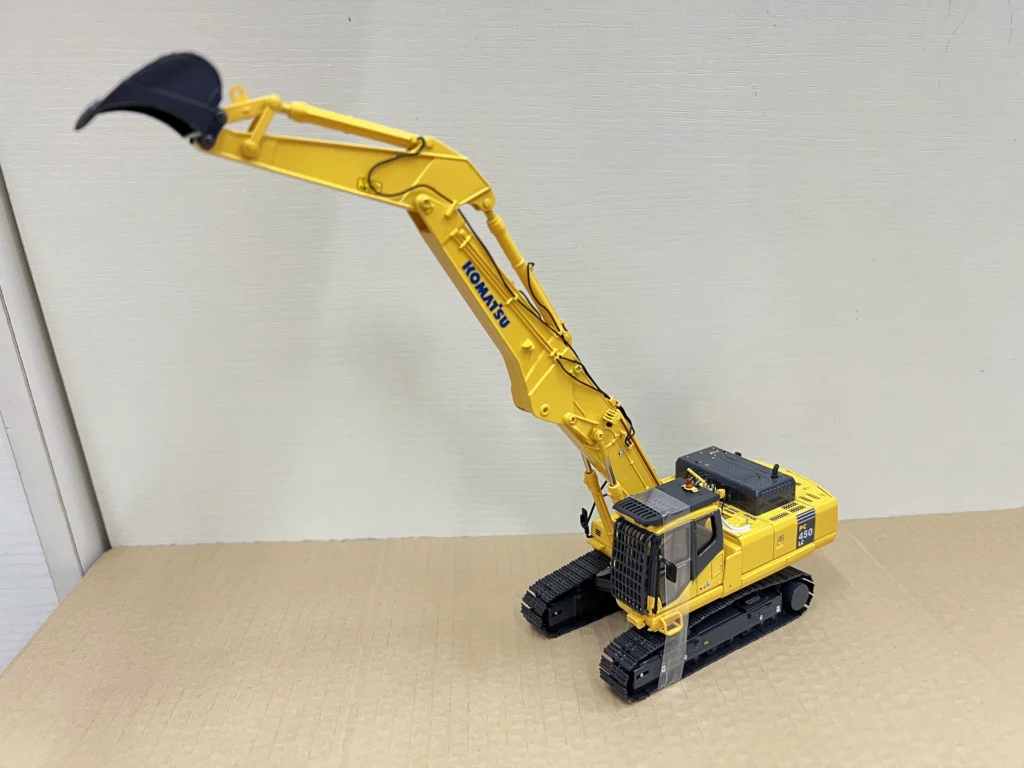 UH8004 1:50 KOMATSU PC450LC-7 Komatsu Long Arm Excavator Alloy Engineering Vehicle Model